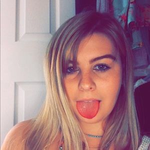 Meet your Posher, Elletra